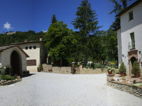 The piazza and Montone